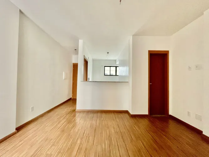 Quarto e sala com varanda e garagem na Padre Café