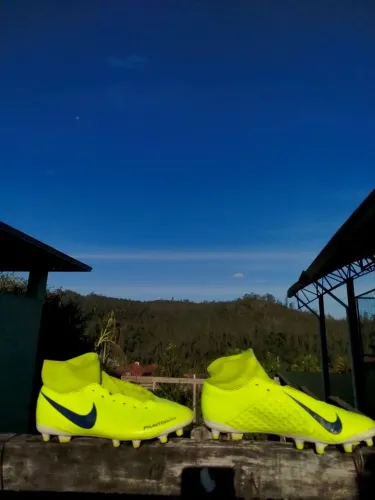 Chuteira Nike Phantom 