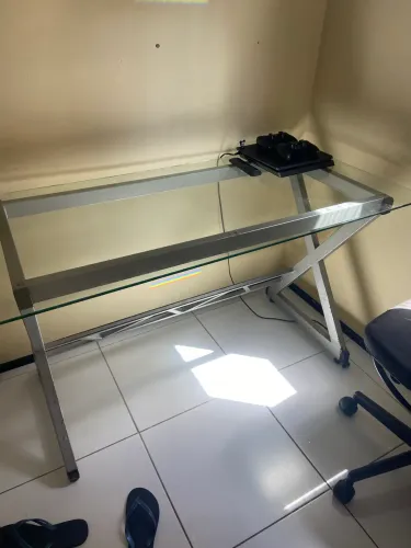 Mesa pra estudo de vidro