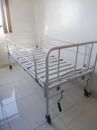 Cama hospitalar manivela