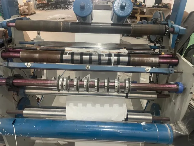 Rebobinadeira e Cortadeira PDV Ajasako 800mm, ano 2023, pouco uso