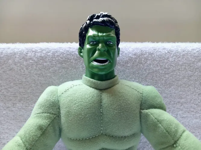 Boneco Incrível Hulk da Marvel Vinil e Pelúcia