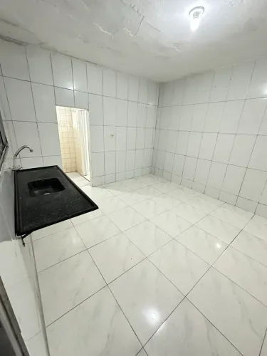 Casa de 2 cômodos no centro do Jardim Robru