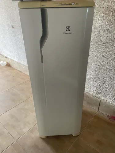 Geladeira Electrolux conservada