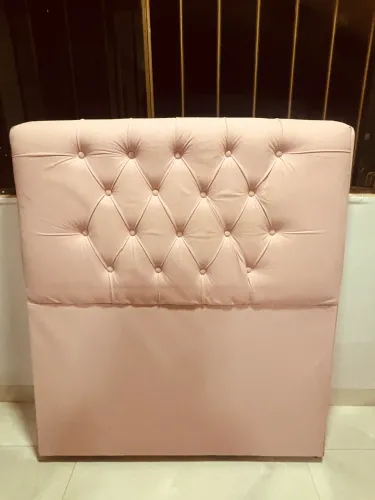 Cabeceira e baú rosa, tamanho ?solteirão?
