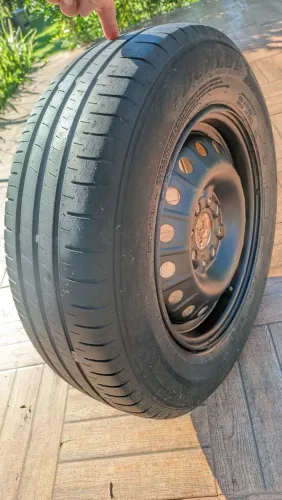 Pneu Dunlup no aro 13 em perfeito estado