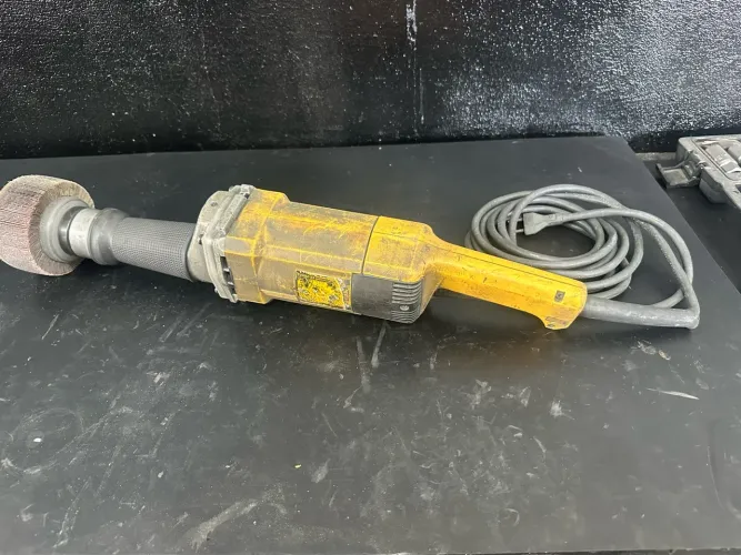 Esmeril reto DeWalt PG