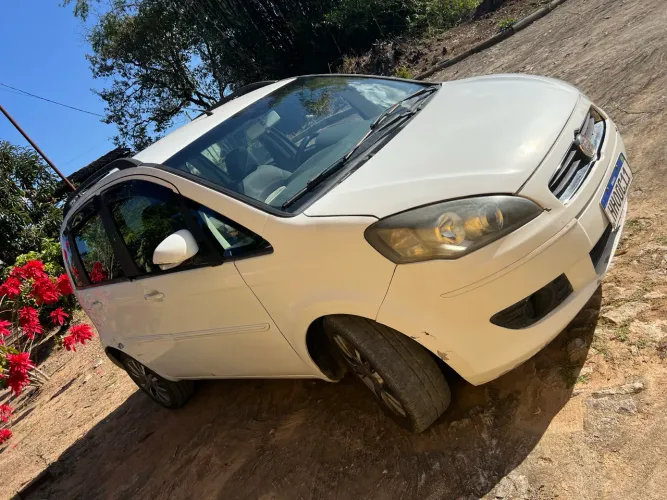 Fiat Idea Attractive 1.4 Fire Flex 8V 5P 2011