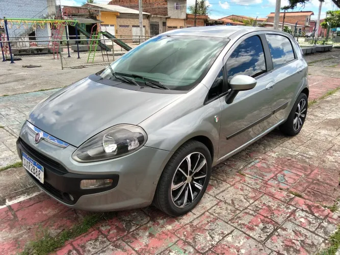 Fiat Punto Attractive 1.4 Fire Flex 8V 5P 2014
