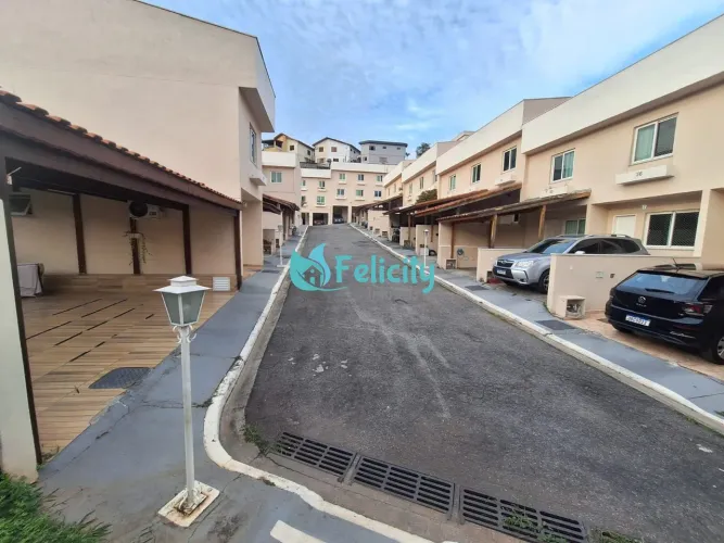CASA EM CONDOMINIO , 2 quartos, 1 vaga, 81m2 na Av Santa Mônica.