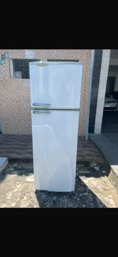 Vendo geladeira Eletrolux