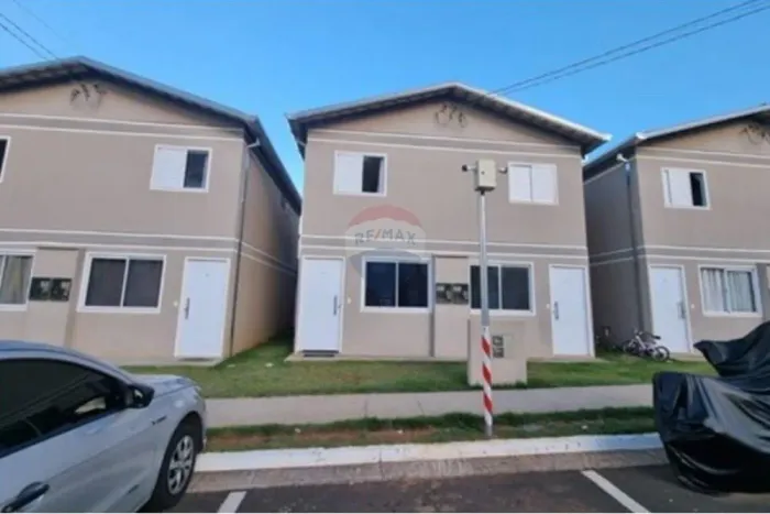 Casa com 2/4 no Condominio Parque das Cerejeiras em Bragança Paulista: Segurança e Lazer!