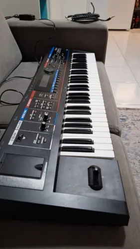 Teclado Roland Juno Di + Fonte original + Bag Solid Sound