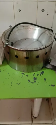 Assadeira de pastel e conchinha e peneira