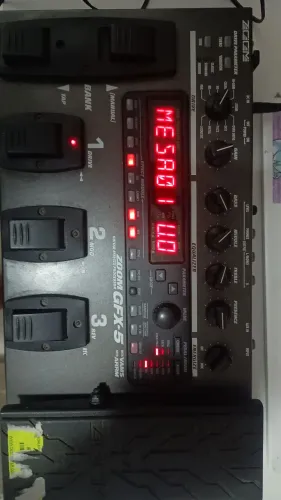 Pedaleira de Guitarra Zoom GFX-5