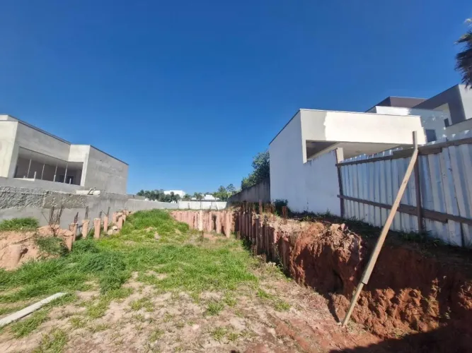 TERRENO DE 807 M2, COM PROJETO APROVADO.