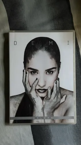 CD + DVD Demi Lovato DEMI