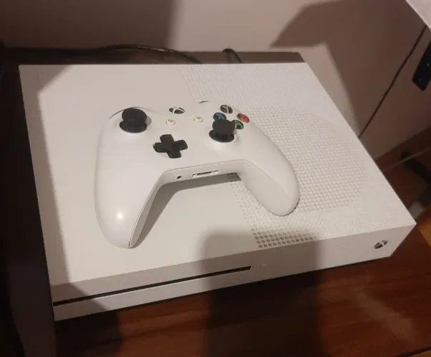 XBOX ONE S com 6 jogos