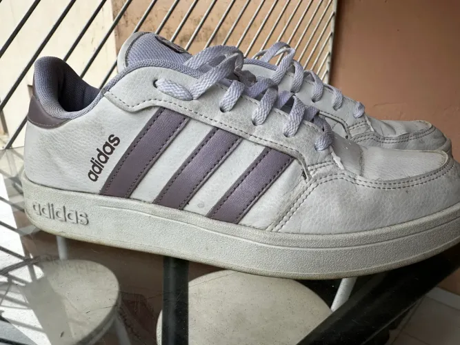 Tenis adidas branco/lilas