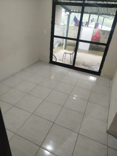 ALUGA-SE CASA - 3 QUARTOS | VARANDA + TERRAÇO