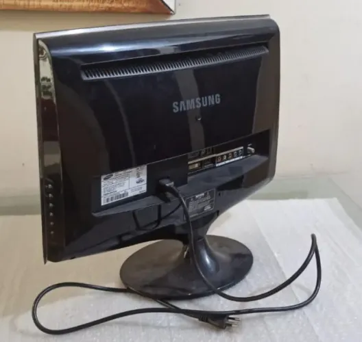 Monitor Samsung T22OM 22'' 1680 x 1050 16:10 COM DEFEITO