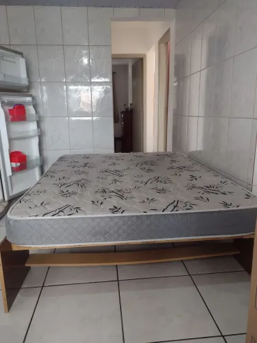 Cama de casal com colchão 