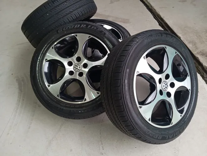 Rodas 16 golf sportline com pneus 205 55 semi novos ...troco por outras também 