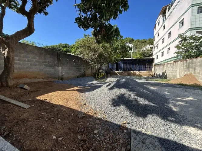 TERRENO COM ÁREA CONSTRUÍDA TABUAZEIRO