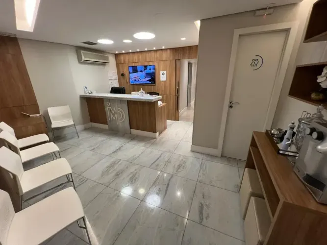 Consultório para aluguel e venda possui 72 metros quadrados em Enseada do Suá - Vitória - 