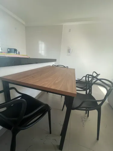 Mesa com 4 cadeiras