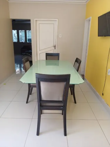 Mesa e cadeiras sala de jantar