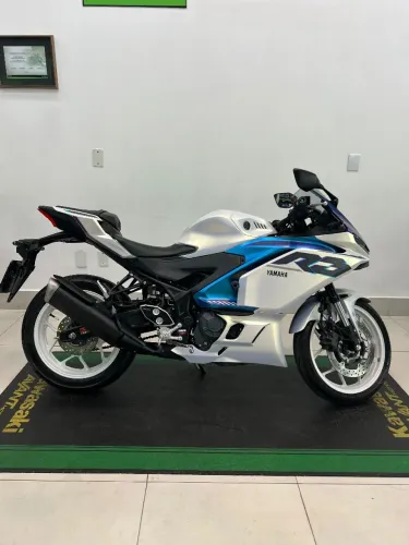 YAMAHA YZF R3