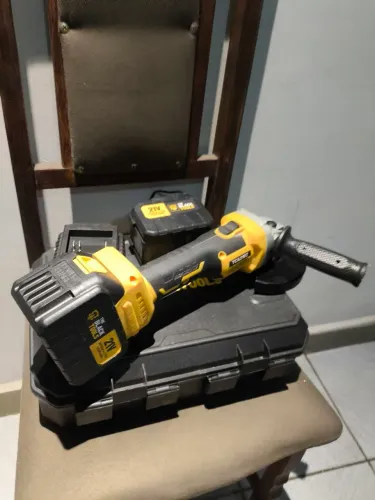Esmerilhadeira a Bateria 21v