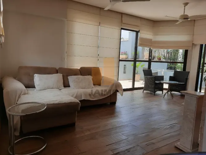 COBERTURA 2 DORMITORIOS SENDO 1 SUITE 3 BANHEIROS SALA 2 AMBIENTES 2 VAGAS.