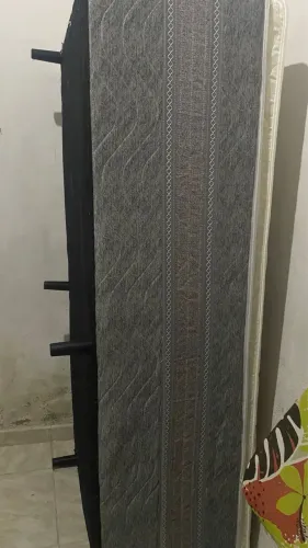 Cama box novinha
