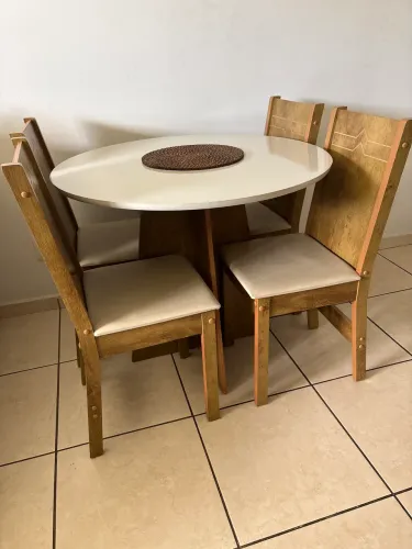 Mesa de jantar redonda 4 lugares