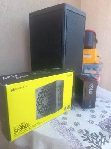 Gabinete Corsair 2000D Airflow + fonte Corsair 850 Gold sfx
