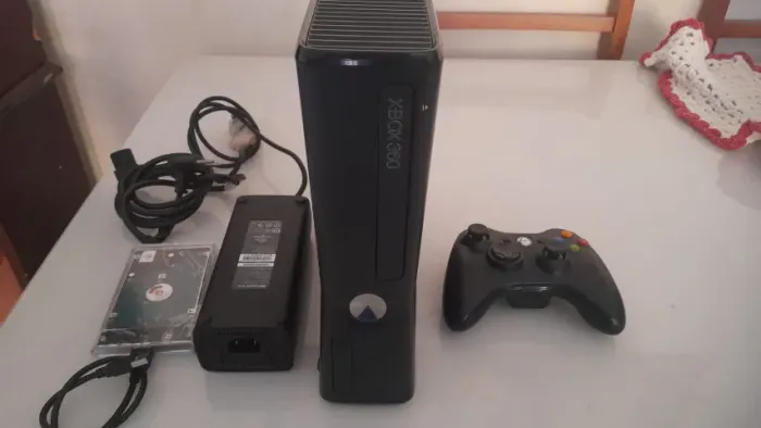 XBOX 360 SLIM COMPLETO - CONTROLE E JOGOS
