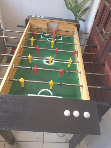 Vende-se 2 jogos de totó pebolim 