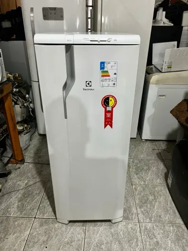GELADEIRA ELECTROLUX 260 LITROS NOVA