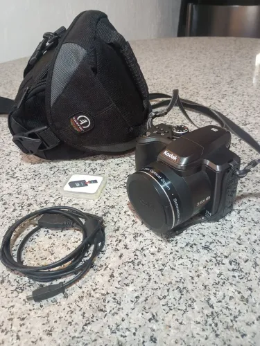 Câmera Kodak EasyShare Z981 com bolsa Tamrac