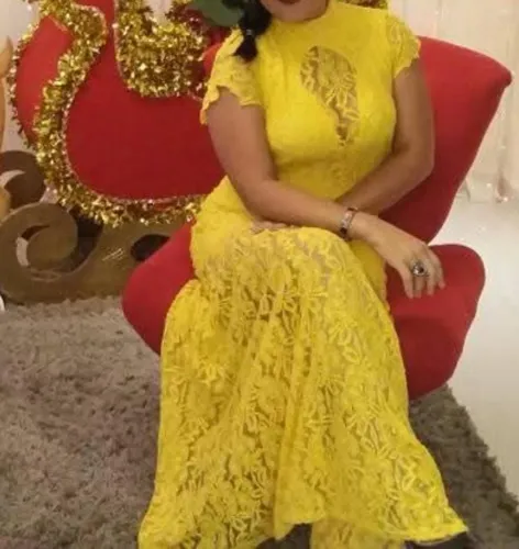 Vestido para madrinha amarelo.