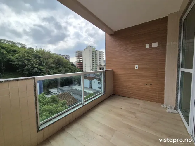 Apartamento com varanda em Botafogo, em prédio com piscina!