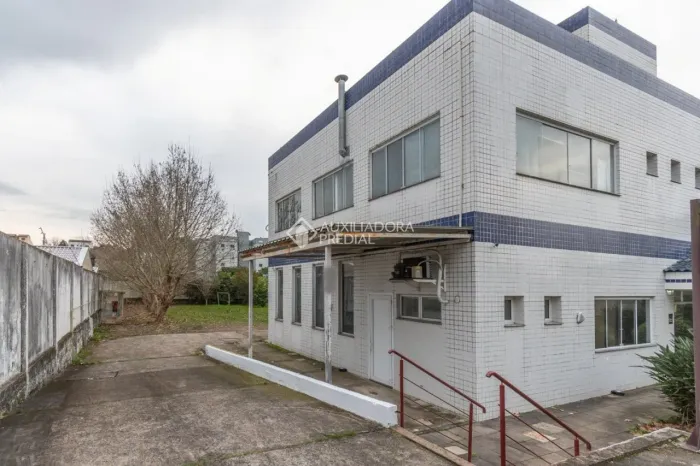 Prédio Comercial com 3 Pavimentos, e terreno com 1.668,47m2, amplo estacionamento