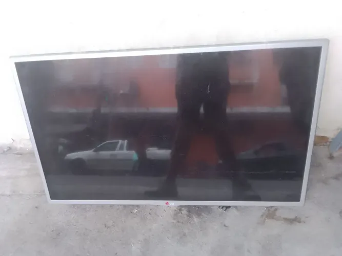 Tv 32 polegadas LG led não liga. Não está com a tela quebrada.