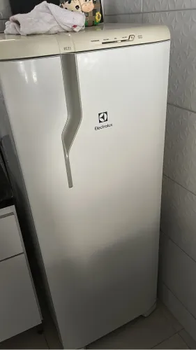 Vende-se geladeira.