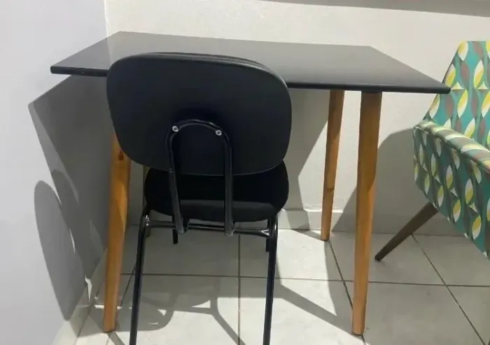 Mesa e Cadeira Escritório
