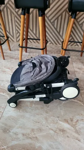 Carrinho de Bebê Burigotto Up Compacto e Leve