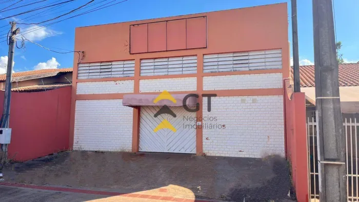 Barracão com 190m uteis