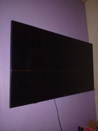 Vendo Tv 50 polegadas nova somente 2 meses de uso. Motivo de viagem